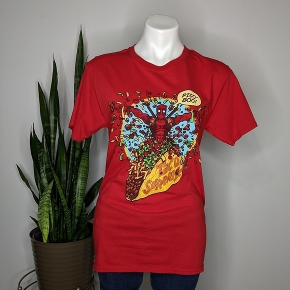 ✨3/$15  Loot Crate Marvel red Deadpool taco t-shirt S - Picture 1 of 4
